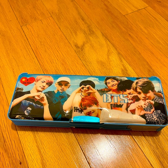 New BTS Pencil box using both side with pencil sharpener - Picture 3 of 7